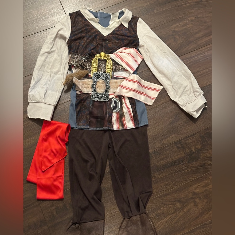 Halloween costume. Captain Jack Sparrow. Pirates of the Caribbean. kids. Size 4+